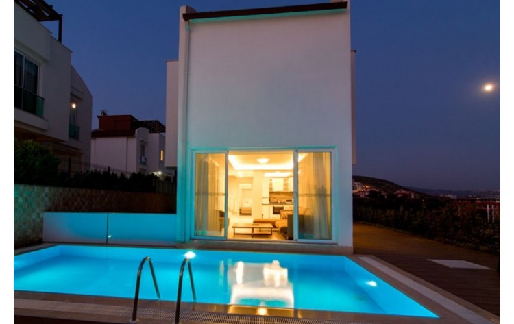 Luxury villas for rent in Ladies Beach